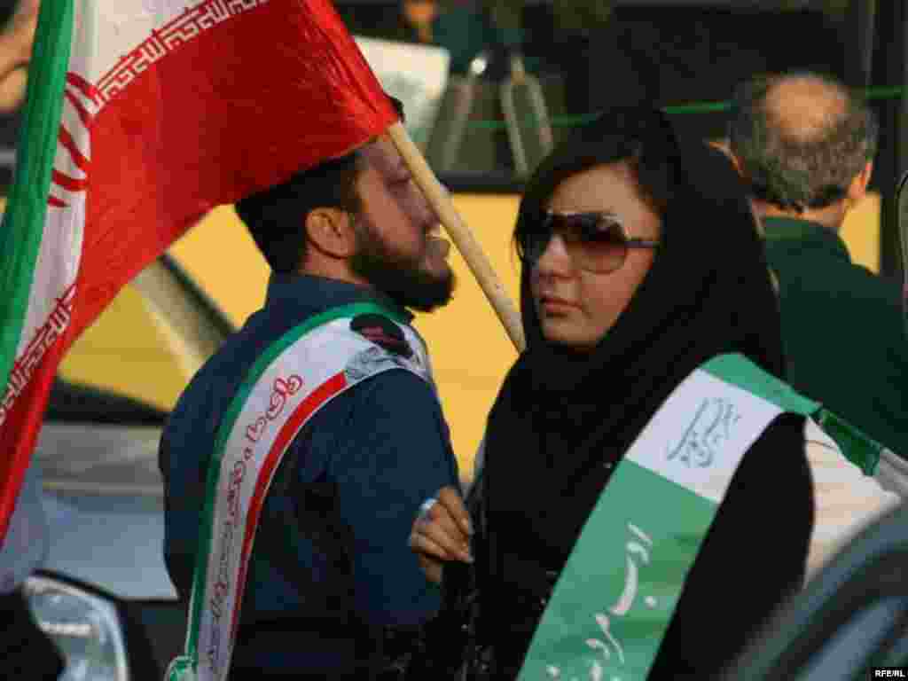 Musavi supporters donned green, while Ahmadinejad voters frequently brandished the national flag.
