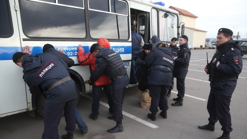 Орусия: жарандыктан кол жууган кыргыз мигранттары