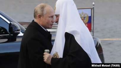 Президент Росії Володимир Путін (ліворуч) і Московський патріарх Кирило. Москва, 4 листопада 2018 року