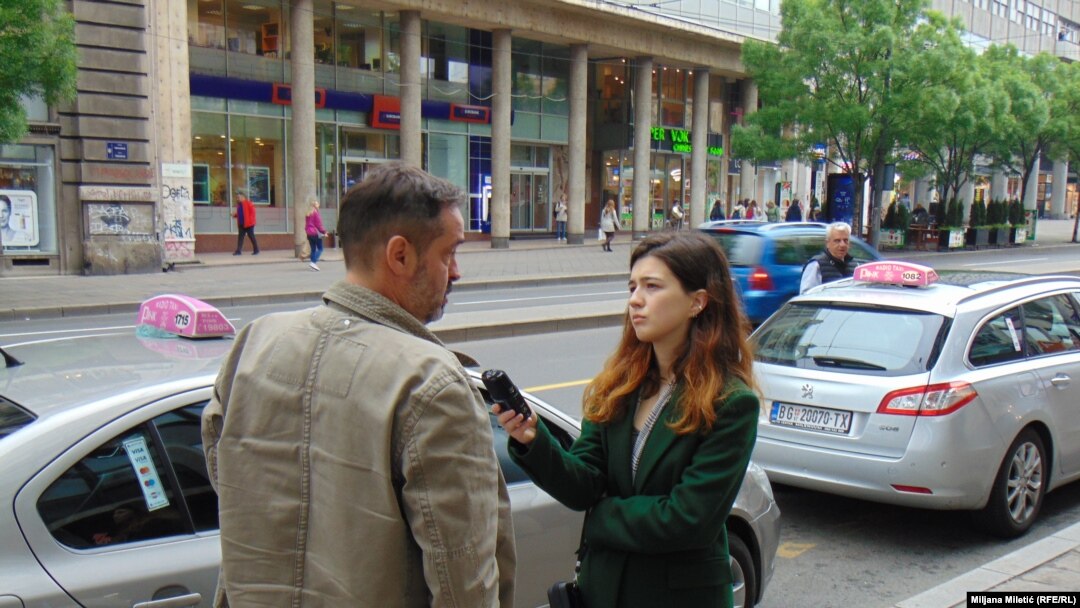 “Radim svakog dana u nedelji. Znači nemate praznike, nemate odmor”, kaže za RSE taksista Predrag Mijailović.