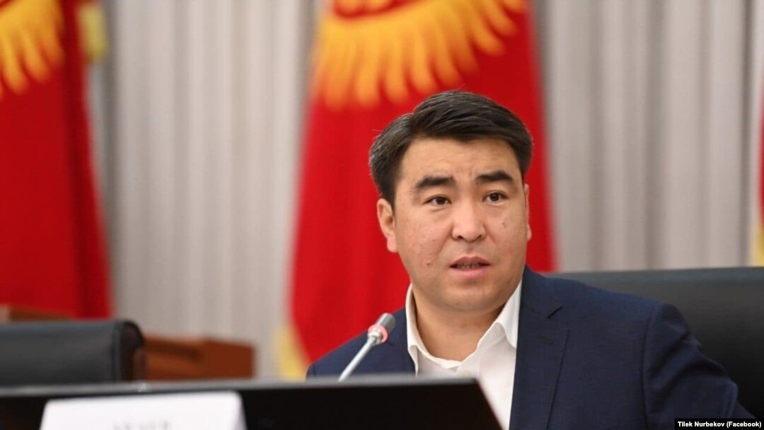 Жанар Акаев.