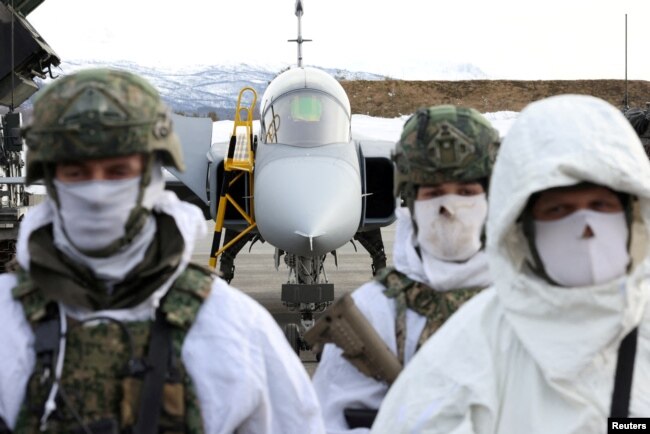 „A Nyugat besokallt”, és ennek része, hogy két északi állam, Finnország és Svédország is belép a NATO-ba. Kép a Cold Response 2022 hadgyakorlatról, amelyen a két leendő tagállam katonái is részt vettek