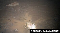 Корпус и парашют ровера "Персеверанс", Марс, 19 апреля 2022 года (фото NASA/JPL-Caltech)