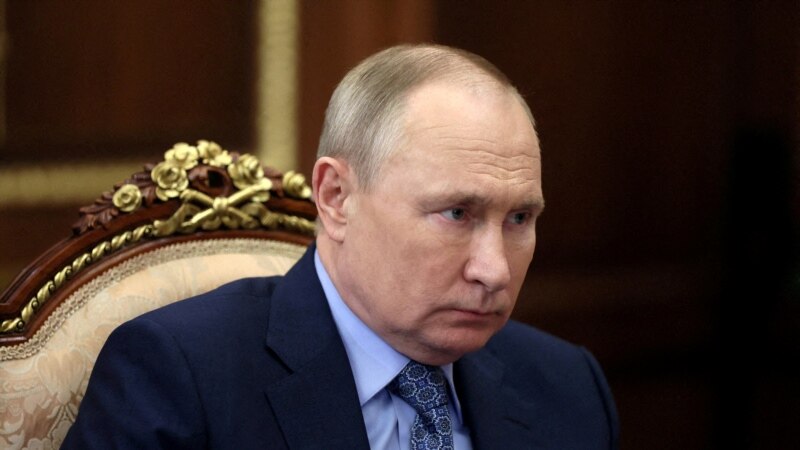 "Чтобы собрать 100-200 тысяч человек, не нужно объявлять мобилизацию". Объявит ли Путин 9 мая войну