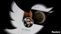 Elon Musk se zarekao da će biti "apsolutista slobode govora" kada preuzme kontrolu globalne platforme društvenih medija Twitter.