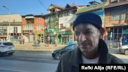 Sedat Damka ka 18 vjet që punon si punëtor krahu në Prizren. 