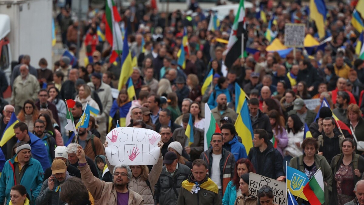 Хиляди хора се събраха с центъра на София за третото