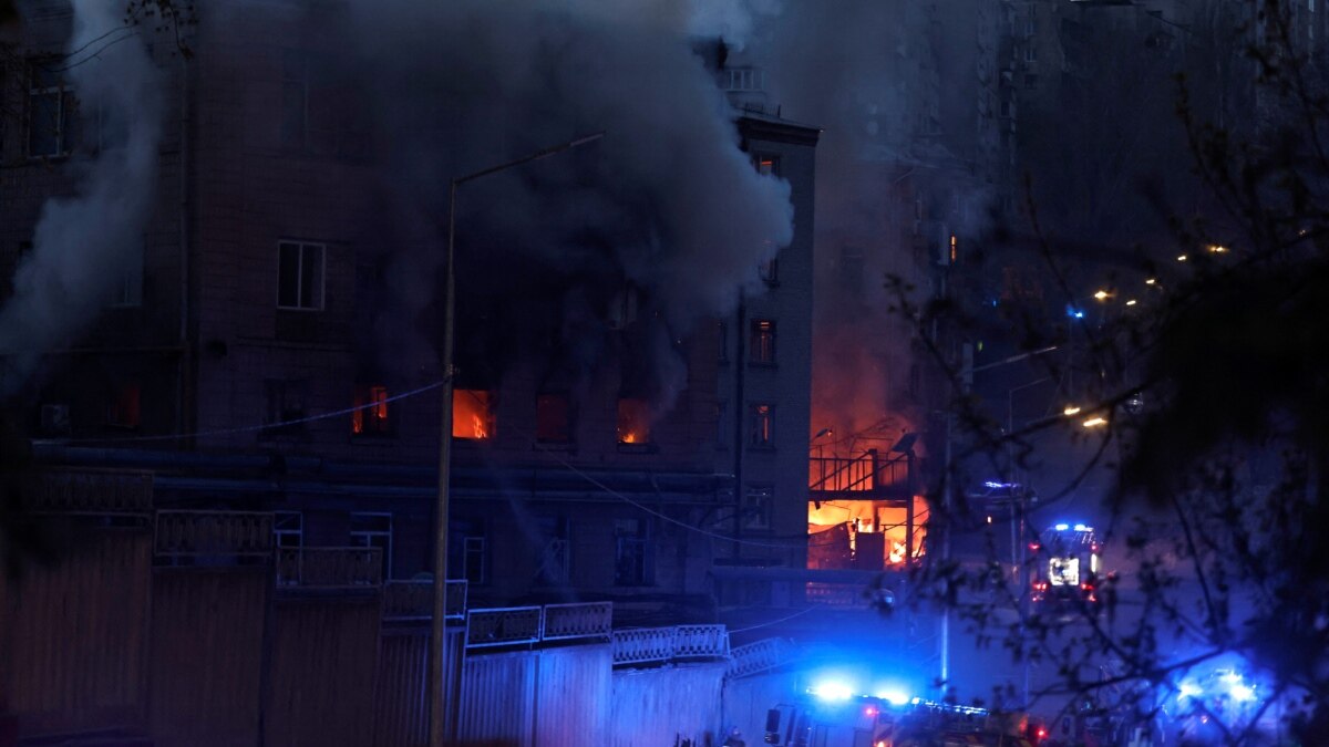 внаслідок обстрілу житлового будинку в Києві шпиталізували 4 людей