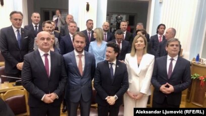 Qeveria e pakicës e kryeministrit Dritan Abazoviq, 28 prill.