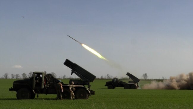 Duele artilerie në fushëbetejë në rajonin e Luhanskut