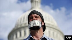 Некоторые граждане США публично выступают против бюджетных "войн" во власти