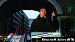 Karácsony Gergely főpolgármester beszédet mond az Egységben Magyarországért kampányzáró rendezvényén Budapesten, a Madách téren egy nappal a parlamenti választás előtt, 2022. április 2-án