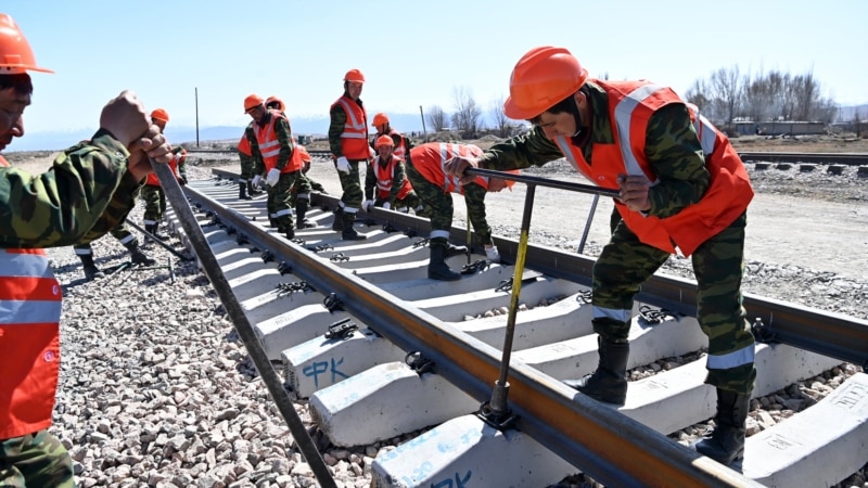 В Кыргызстане построят железную дорогу Балыкчи-Кочкор