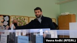 Aleksandar Šašić glasa na izborima, Beograd, 3. april 2022.