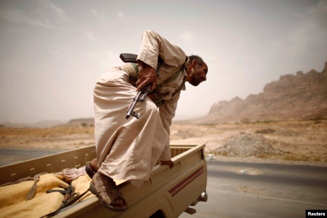 Një luftëtar në Jemen.