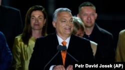 Orbán Viktor győzelmi beszédet mond a budapesti Bálnában 2022. április 3-án