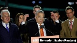 Premierul ungar Viktor Orbán, în timpul discursului ținut în fața susținătorilor săi, după anunțarea rezultatelor parțiale ale alegerilor parlamentare la Budapesta, Ungaria, 3 aprilie 2022.