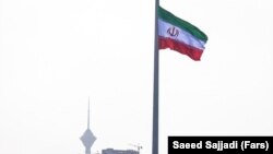 Flamuri i Iranit. Fotografi ilustruese. 