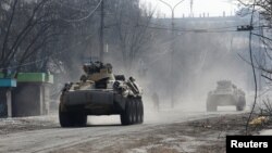 Напередодні британська розвідка вказувала, що в Маріуполі тривають важкі бої, російські війська хочуть взяти місто, яке «майже напевно» є ключовою ціллю вторгнення