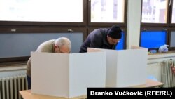 Glasanje na biračkom mestu u Kragujevcu, 3. april 2022.