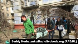 მშვიდობიანი მოქალაქეების ევაკუაცია. ლუგანსკის ოლქის ქალაქი სევეროდონეცკი. 2022 წლის 3 აპრილი.