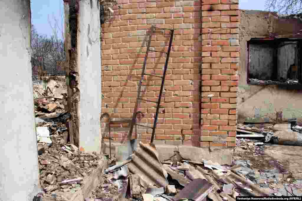 Розбиті вікна і дахи &ndash; так нині виглядає село Кам&rsquo;янське Запорізької області після обстрілів російськими військами. 2 квітня 2022 року