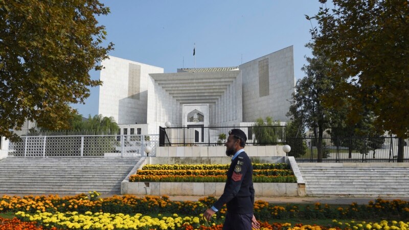 Пакистанскиот Врховен суд одлучува дали е противуставно распуштањето на Собранието