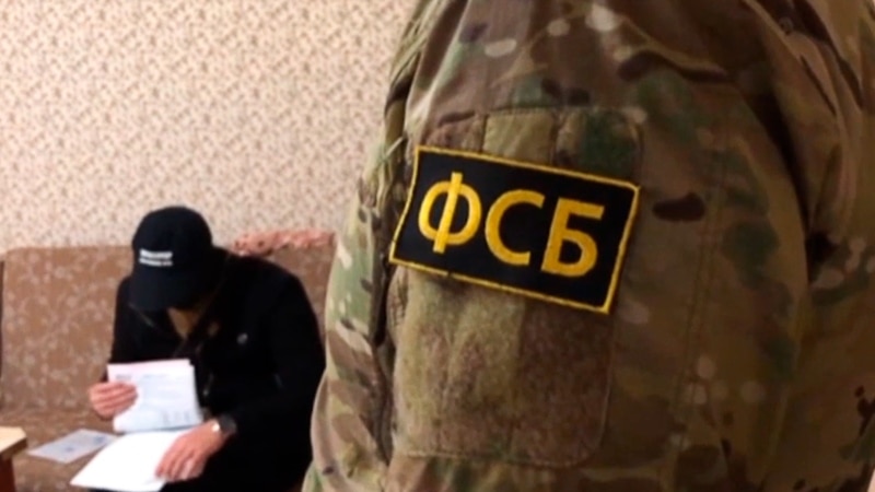 FSB Qurultay delegatı Mustafayevni ve onıñ ciyenini yiberdi – faaller