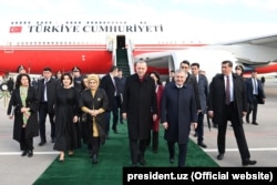 Президент Узбекистана Шавкат Мирзиёев c президентом Турции Реджепом Тайипом Эрдоганом, прибывшим с визитом в Ташкент, 29 марта 2022 года