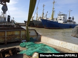 U luci Berđansk u martu. Jedan lokalni ribar rekao je da on i njegove kolege moraju da predaju 30 odsto svog ulova okupacionim ruskim vlastima.