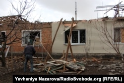 Приватний будинок в Оріхові, зруйнований російським авіаударом, 2 квітня 2022 року