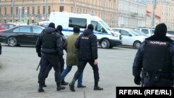 Задержание активиста в Петербурге (архивное фото)