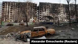 ساختمان‌های ویران در نتیجه حملات ارتش روسیه به شهر بندری ماریوپل