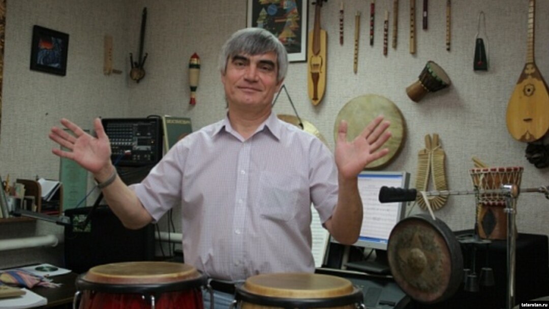 Рәшит Кәлимуллин: "Үземдә халык уен кораллары – кылкубыз, саз һәм башкалар бар."