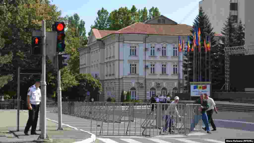 La Chișinău - orașul &icirc;și face toaleta și se securizează...