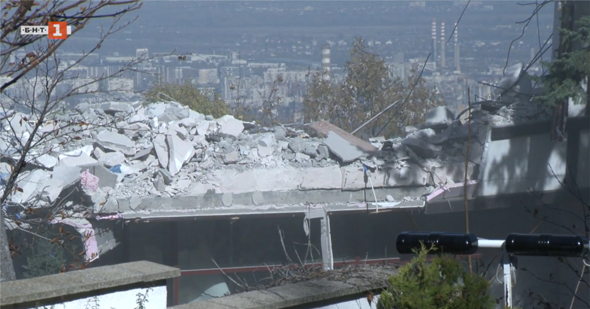 Багери и прах. Това има сега в имота, който години