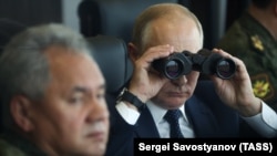 Президент России Владимир Путин наблюдает за учениями вооружённых сил России и Беларуси. Сентябрь 2021 года