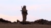 Հայ զինվորը մարտական հենակետում, արխիվային լուսանկար