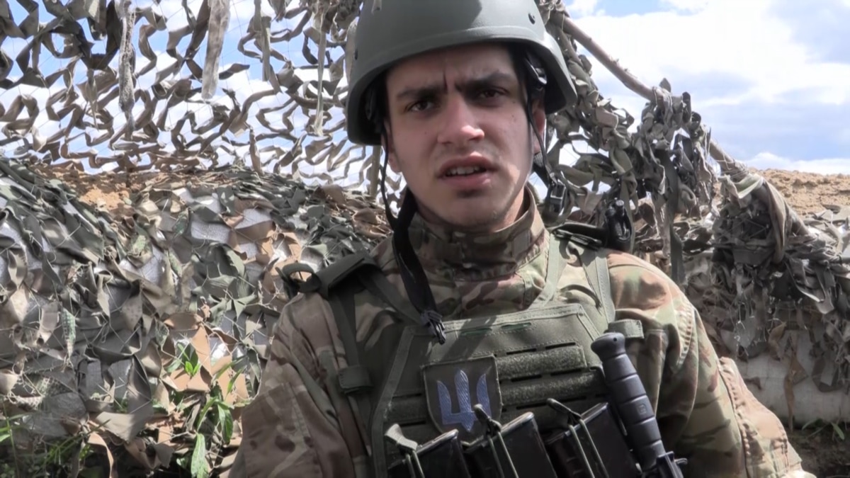 Ukrainian Soldiers Say Russian Troops Look 'Desperate' In Battle For ...