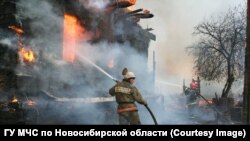 Тушение частного дома в Новосибирской области, апрель 2022 года