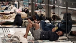 По една недела спиење во метро, жителите на Тел Авив се обидуваат да останат оптимисти