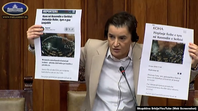 Kryeparlamentarja serbe, Ana Bërnabiq, më 4 mars 2025, tregoi raportimet e mediave në Kosovë dhe përdori ndaj tyre terma ofendues.