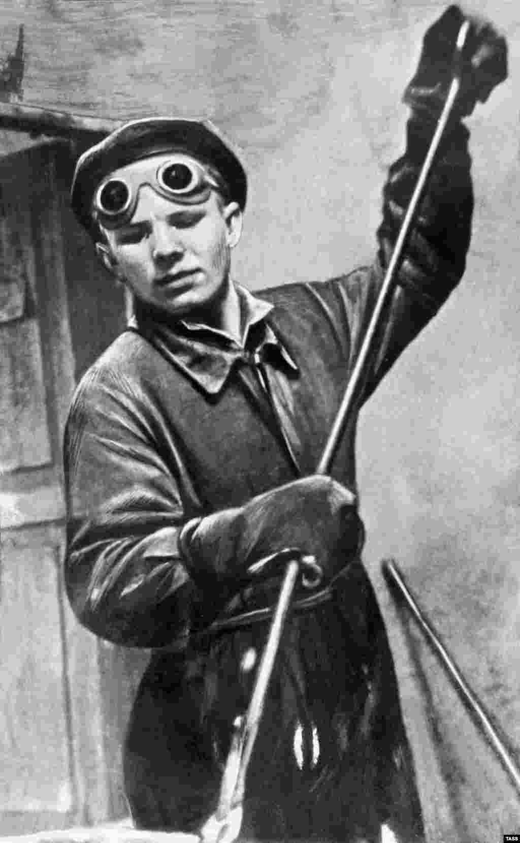 Gagarin at the foundry department of the Lyubertsy Steel Plant in 1951. He graduated from trade school as a foundryman and later pursued his studies at the Saratov Technical College, where he specialized in tractors.&nbsp;