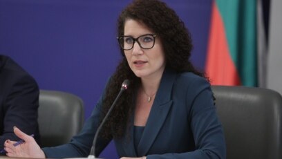 Вицепремиерката Калина Константинова която отговаря за ефективното управление е поискала