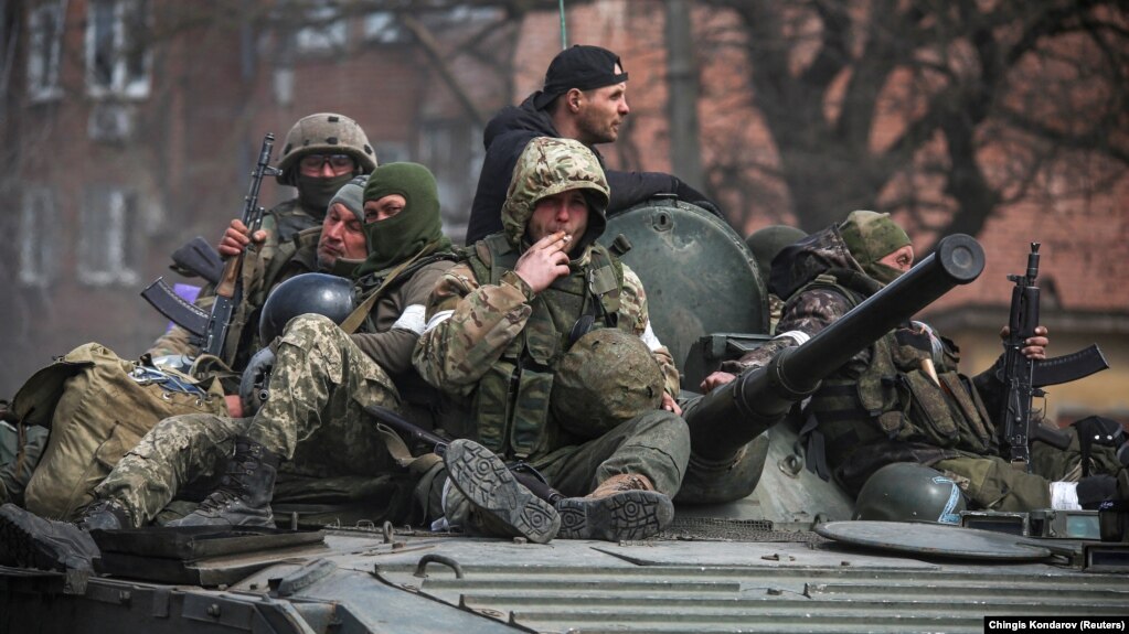 گروهی از سربازان روس در ماریوپل اوکراین