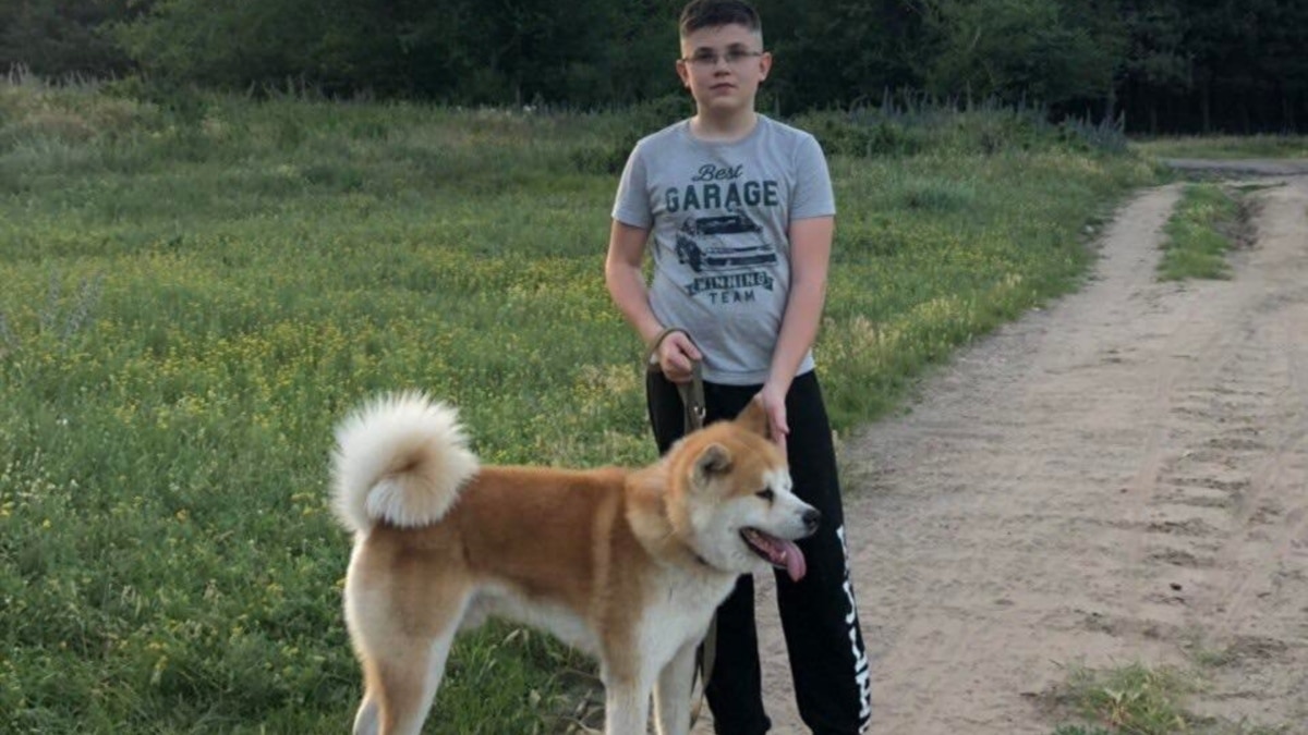 Той е високопоставен украински служител. Синът му е взет за