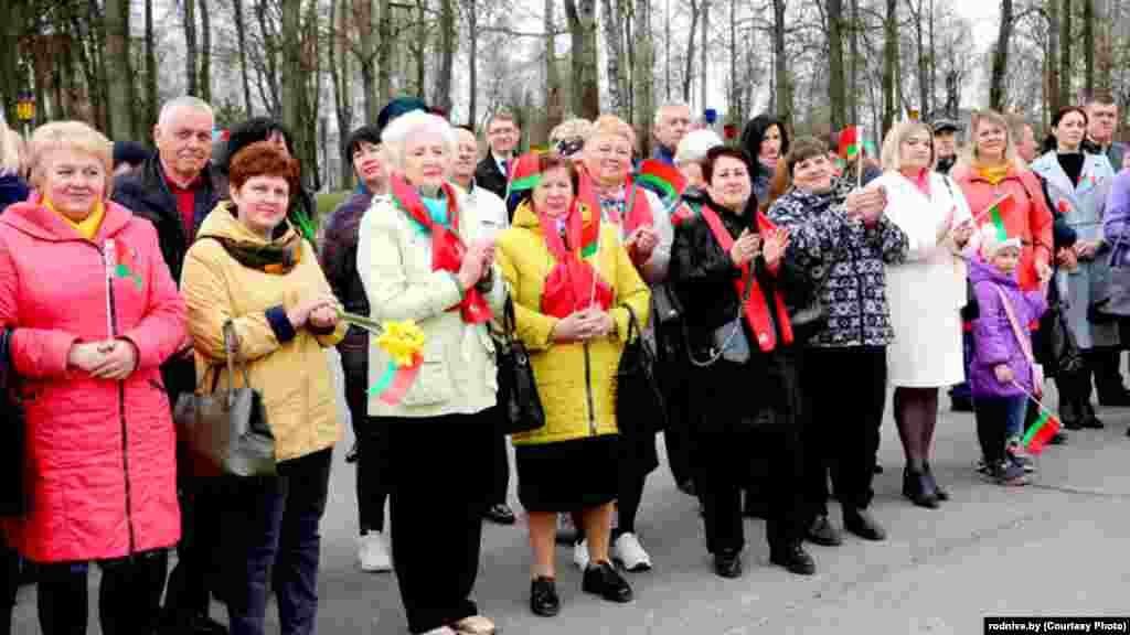 У Клімавічах абнаўлялі Дошку гонару, а ў раённым цэнтры культуры прайшоў канцэрт.