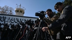 تعدادی از خبرنگاران رسانه های متعدد در کابل 