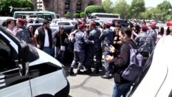 Ըստ փաստաբանի` ոստիկանությունն ապօրինի ու բիրտ ուժ կիրառելով է բերման ենթարկում ընդդիմադիրներին