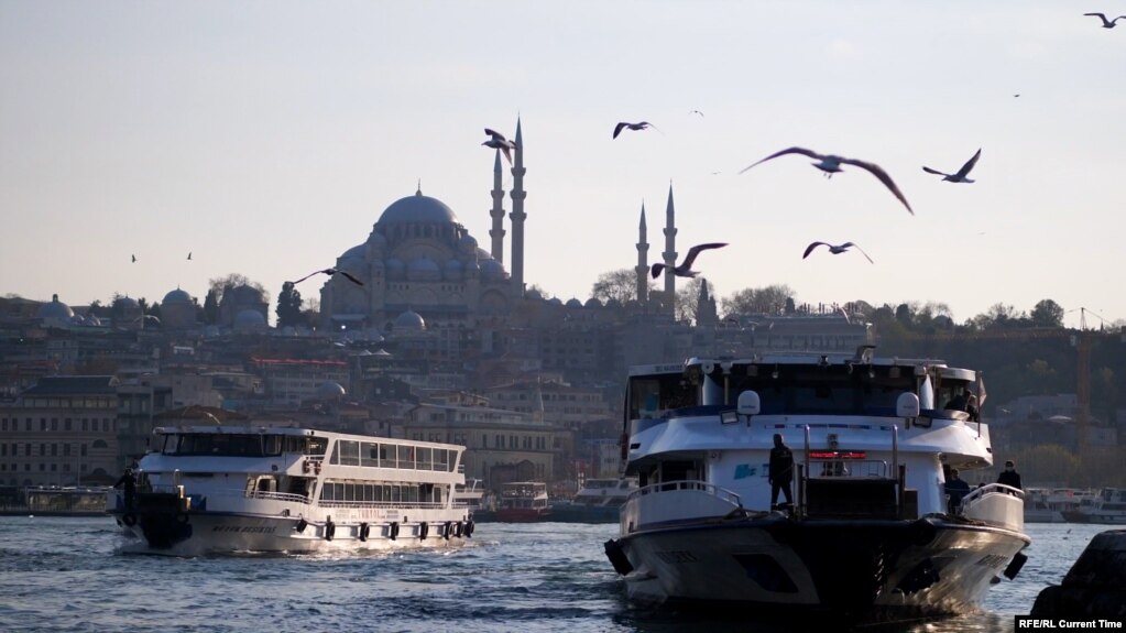 Russian emigrants in Istanbul. 